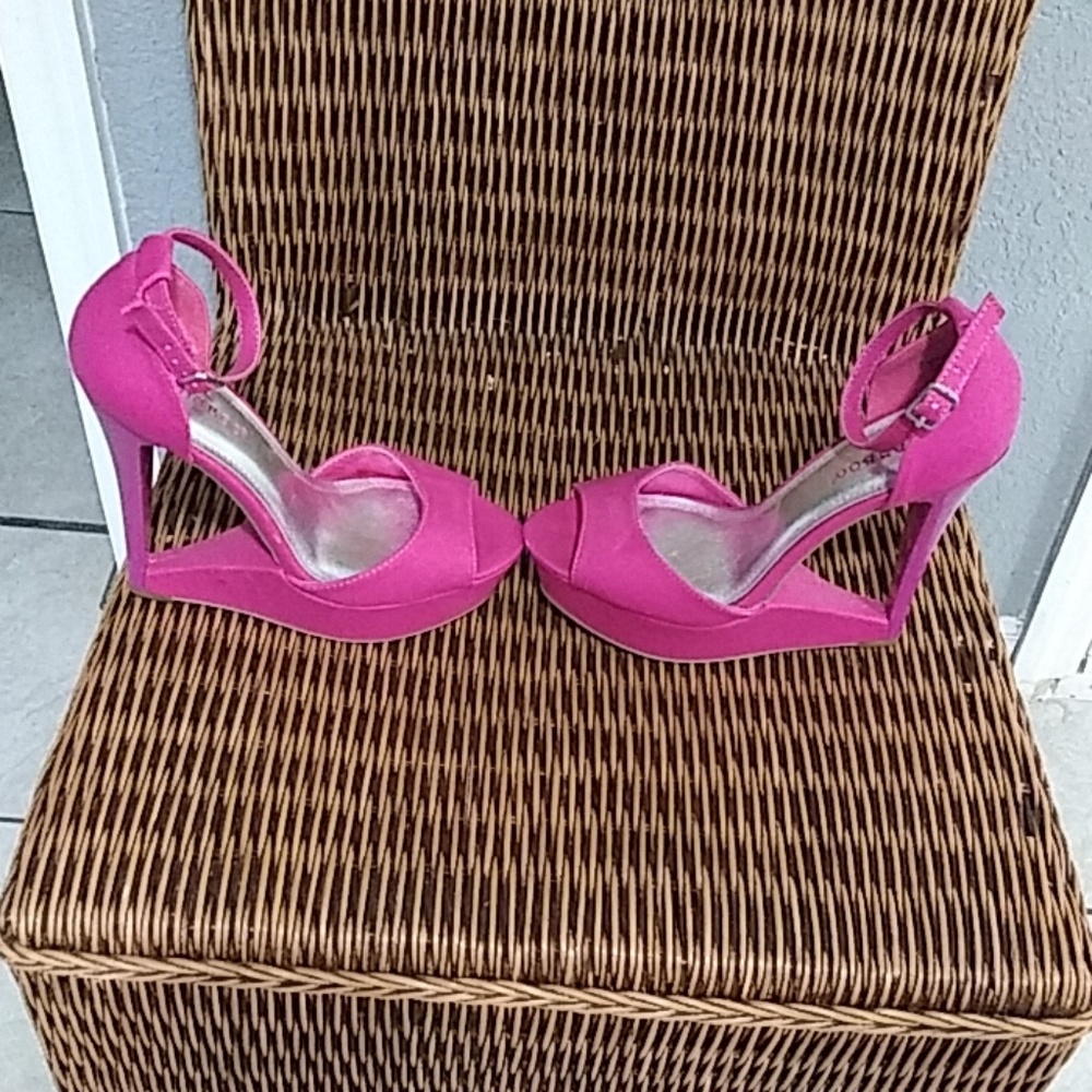 Shoes - Picture 3 of 6